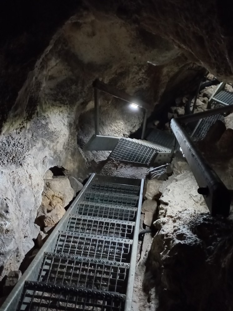 Porträt: Tropfsteinhöhle bei&nbsp;Alland